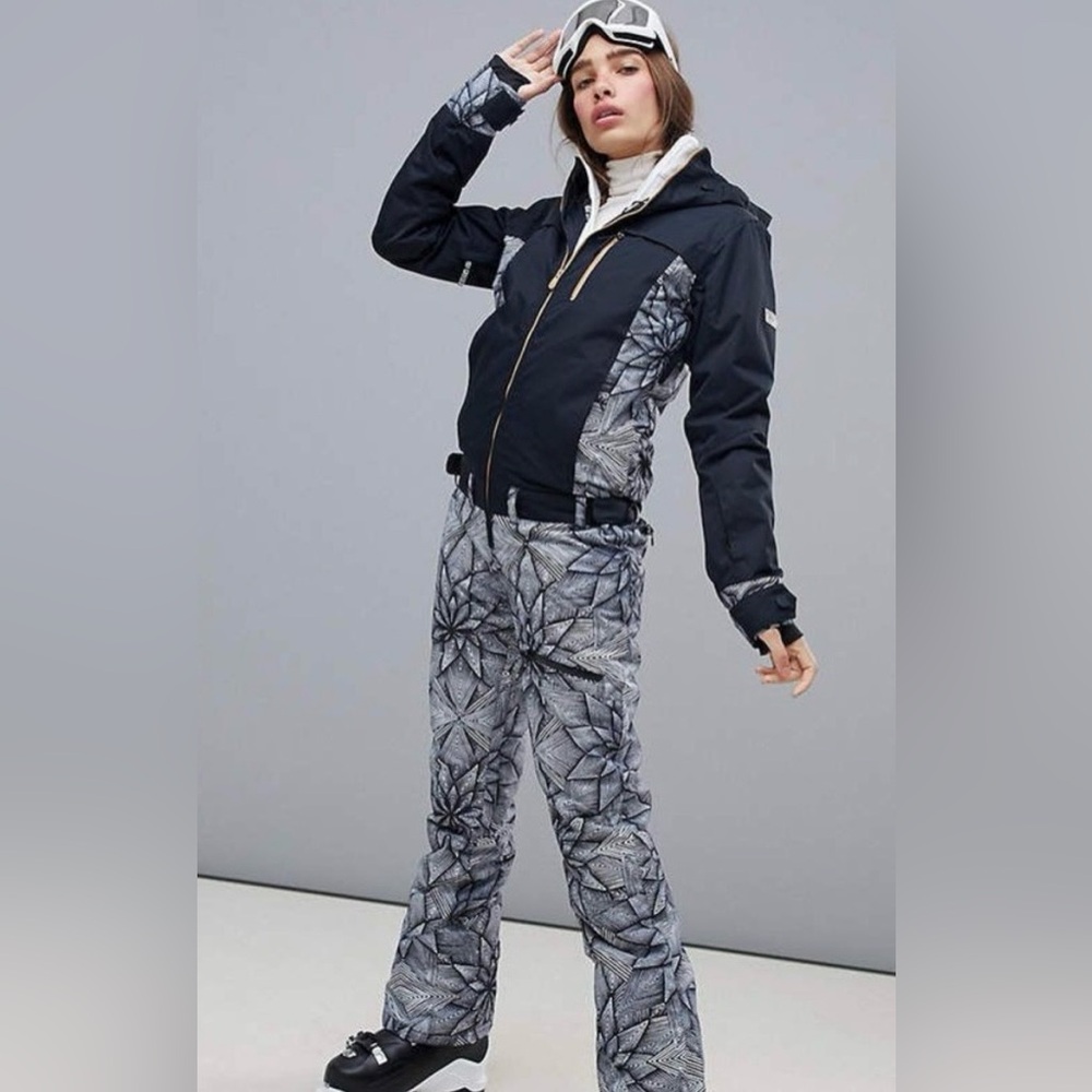 Roxy Illusion Floral Black and White Snow Suit - Size Small